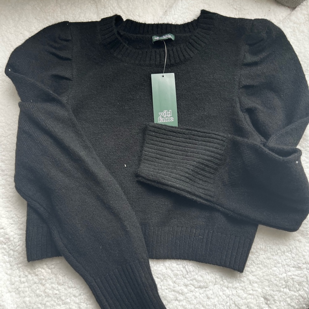 Black puffy sleeves cropped sweater NWT